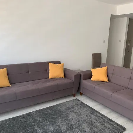 La Perla - Apt 10 *